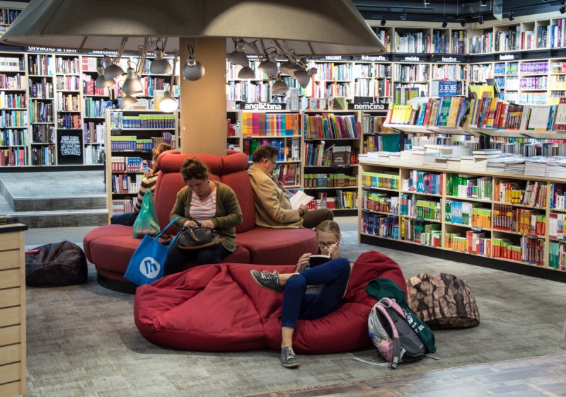 ecommerce-LA CROIX VALMER-min_books_bookstore_book_reader_readers_reading_shop_sale_books-849006